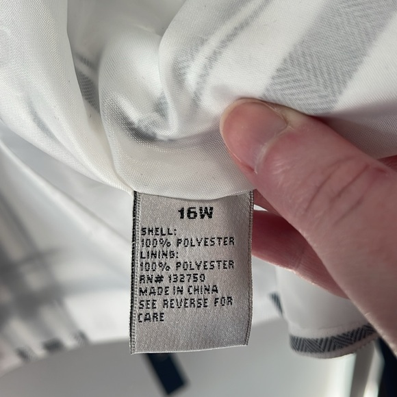 🤍 Plus Size Navy and White Plaid Blazer 🤍 - Picture 6 of 6